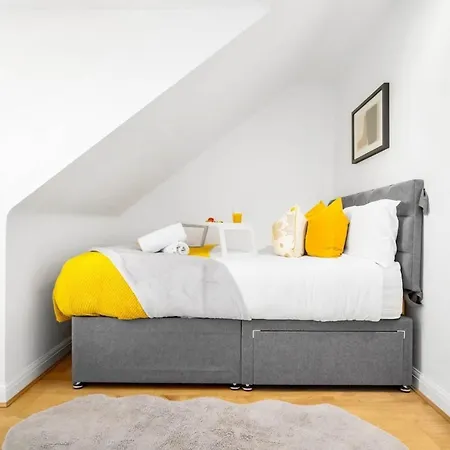 Spacious, Cosy Townhouse For Up To 9 Guests, In City Centre With Allocated Parking! Birmingham Exterior photo