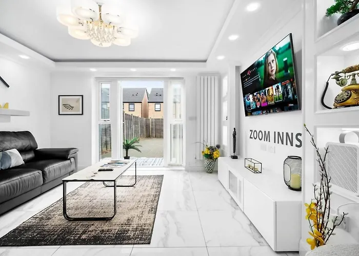 Spacious, Cosy Townhouse For Up To 9 Guests, In City Centre With Allocated Parking!