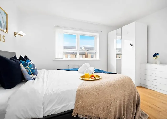 Spacious, Cosy Townhouse For Up To 9 Guests, In City Centre With Allocated Parking!