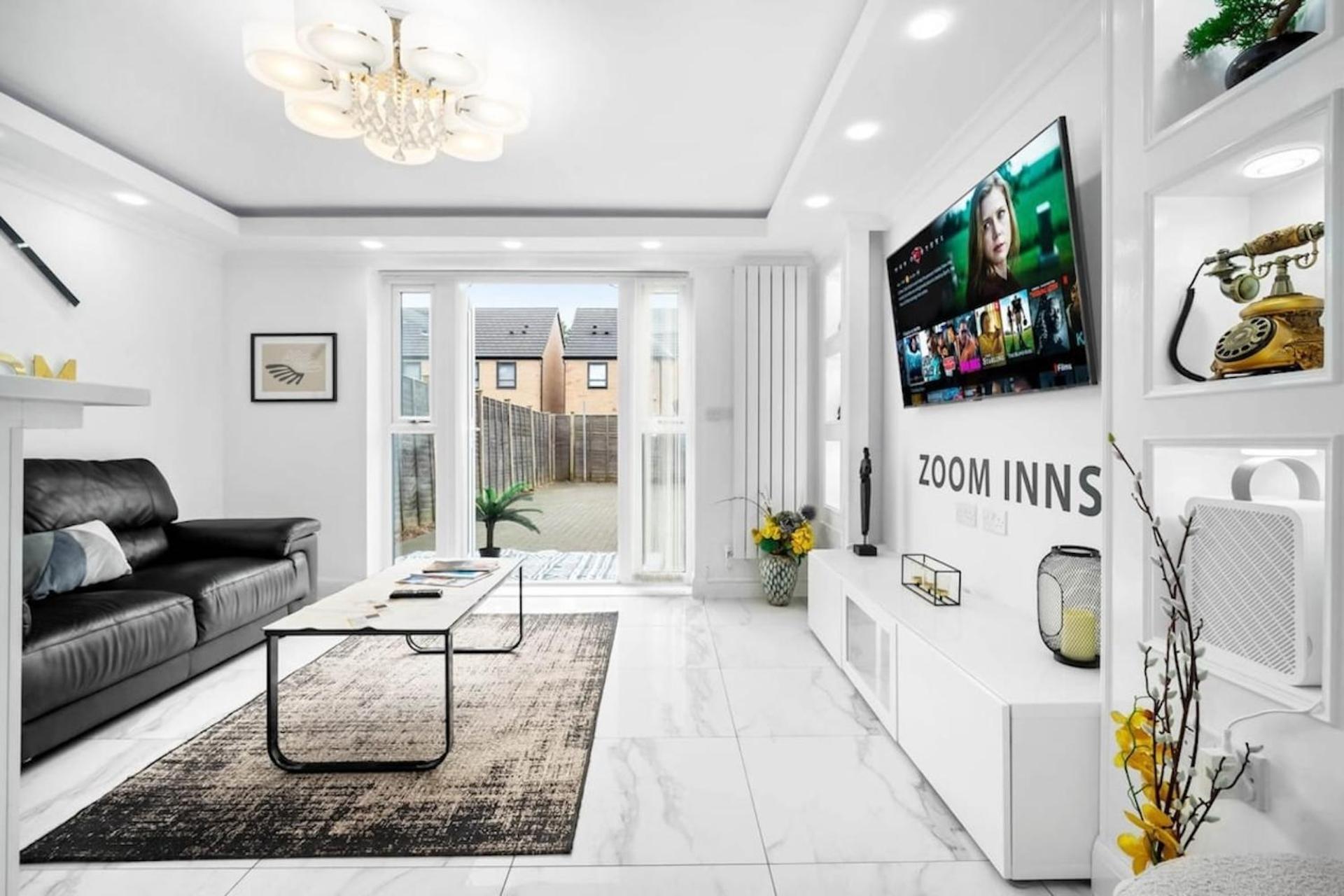 Spacious, Cosy Townhouse For Up To 9 Guests, In Centre With Allocated Parking! Apartment *