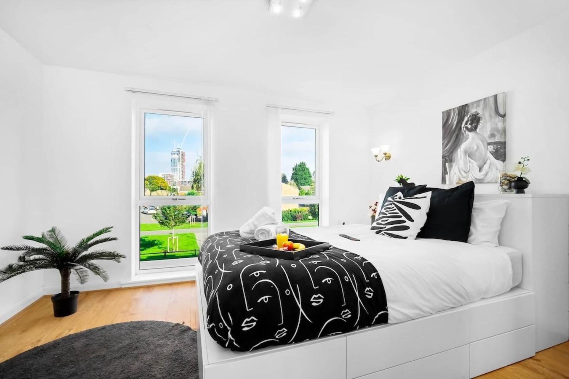 Spacious, Cosy Townhouse For Up To 9 Guests, In Centre With Allocated Parking! Apartment *
