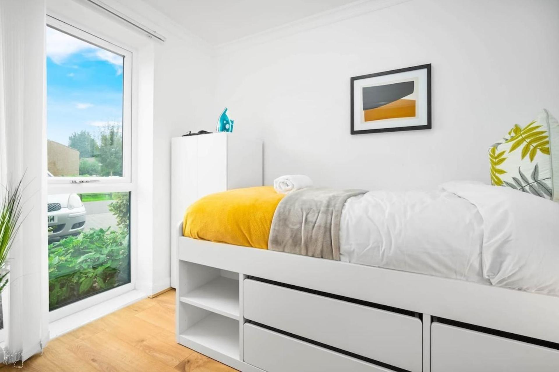 Spacious, Cosy Townhouse For Up To 9 Guests, In Centre With Allocated Parking! Apartment *