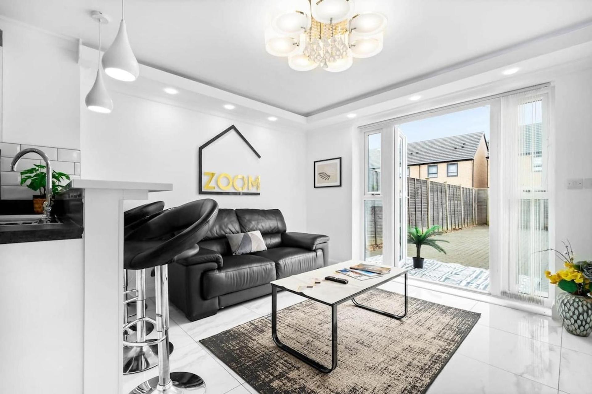 Spacious, Cosy Townhouse For Up To 9 Guests, In Centre With Allocated Parking! Apartment *
