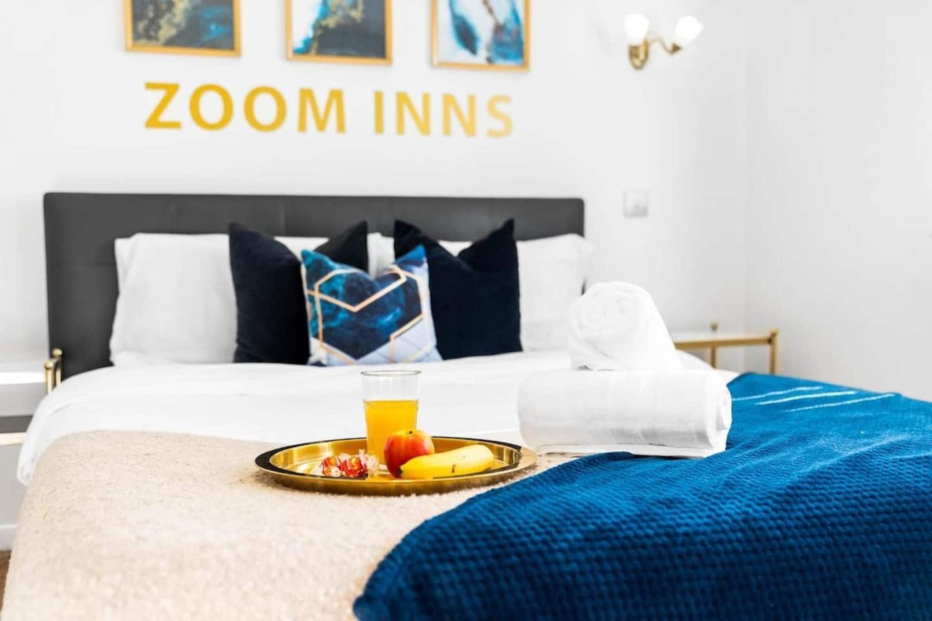 Spacious, Cosy Townhouse For Up To 9 Guests, In Centre With Allocated Parking! Apartment